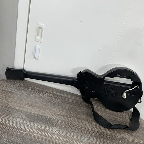 Nintendo Wii Guitar Hero Controller Gibson Les Paul RedOctane 95125.805 W/ Strap - Picture 5 of 10